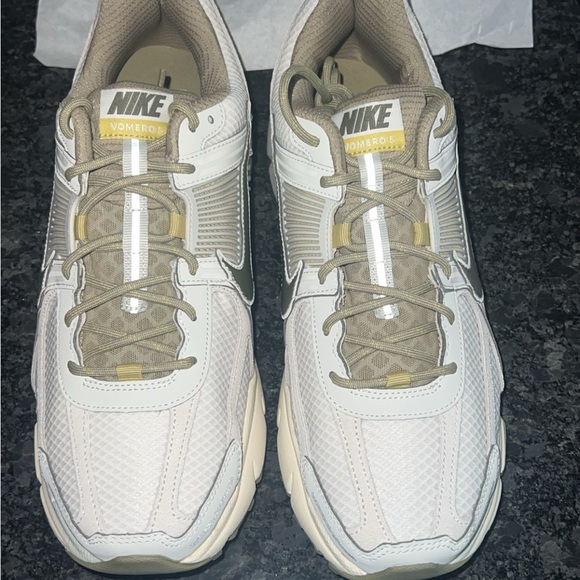 Nike Vomero 5 - Picture 1 of 2